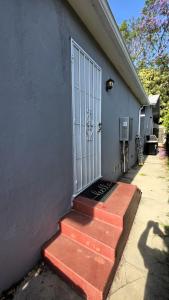 Cozy Hollywood Studio with Kitchenette near Hollywood Sign and Walk of Fame
