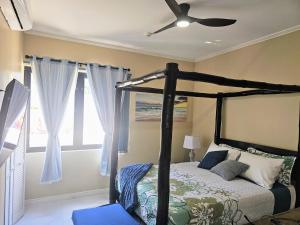 Smile Jamaica Stylish 1 bedroom with balcony, pool ,close to airport