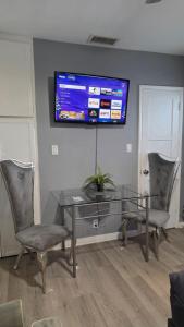 Cozy Hollywood Studio with Kitchenette near Hollywood Sign and Walk of Fame
