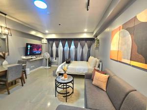 Ashleys Chamber at Soho Central across Shangrila Mall