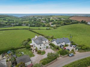 4 Bed in Galmpton oc-h34756