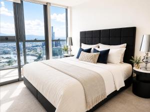 The Skyline Atelier | City & River Views