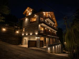 The Alpine Escape, Manali - A Beautiful Cottage in Clouds