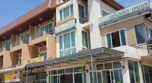Crystal Place Buayai