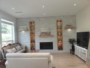 BRAND NEW LUXURY 4 Beds 4 baths Home Langley Perfect for Families and Groups