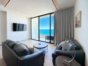 Beachfront 1BR High-Floor Panoramic Views
