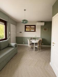 BELLAVISTA LAKE VIEW apartment with PRIVATE GARDEN