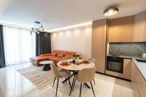 Black Vanilla Apartment