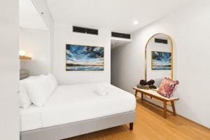 Poolside Studio Retreat Near Oxford Street