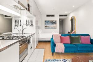 Poolside Studio Retreat Near Oxford Street