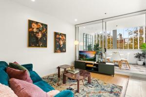Poolside Studio Retreat Near Oxford Street