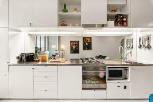 Poolside Studio Retreat Near Oxford Street