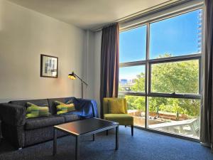 Stylish City Pad Over Collins with Study Desk