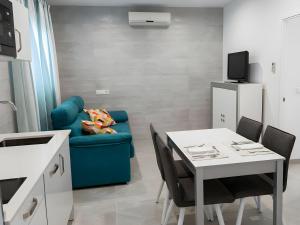 Apartamento con WiFi y terraza cerca del centro y la playa