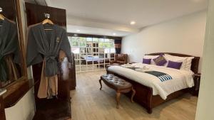 Andalay House