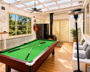 ブルーマウンテンズ 5 Mins Walk to Katoomba Station, Pool Table, Firepit, King Bed, Fireplace, Table Tennis シングルルーム 客室