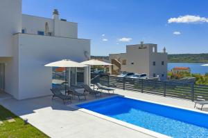 Villa Charlotta, sea view , pool, near beach