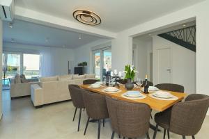Villa Charlotta, sea view , pool, near beach