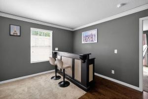 Sprawling 5 Bedrooms 3 Bath Comfy Home Minutes to Disney