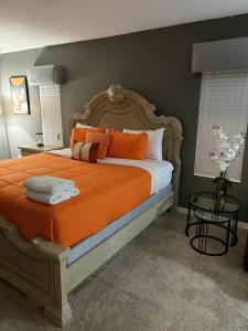 Sprawling 5 Bedrooms 3 Bath Comfy Home Minutes to Disney