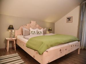 Comfort One-Bedroom Apartment with Two Balconies - Second Floor 4 room in Haus Susanne