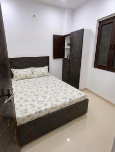 Radhe Radhe bhawan