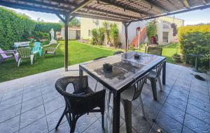 1 Bedroom Stunning Apartment In Loupian