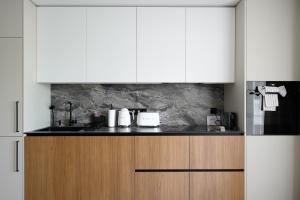 Exclusive 2 Bedroom Apartment Trendy City Center, Large Terrace & Free Parking