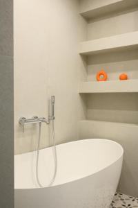 Exclusive 2 Bedroom Apartment Trendy City Center, Large Terrace & Free Parking