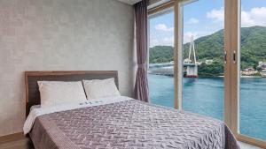 Yeosu Janggun Island Pension
