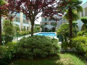 Holiday retreat with pool, private garden and BBQ