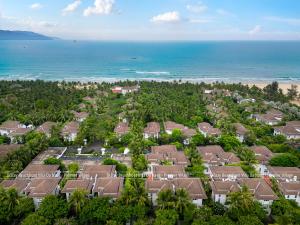 DiStay Beachfront Villa