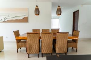 Magenta Hill View Villa 6 Bedrooms With a Private Swimming Pool and a Movie Room and a Billiard Table