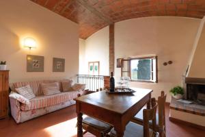 Villa In The Farmhouse With Pool In Tuscany
