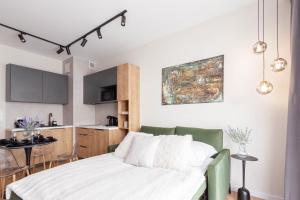 Apartly- Calm Riverside Apartment with Balcony