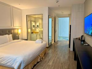 Golden Bay View Apartment
