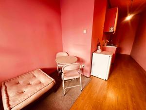 Lazy Apartments - Pinkish - Breakfast included