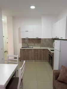 Elois Apartments