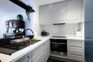 Elegant One-Bedroom Victus Apartment in Sopot with Balcony by Noclegi Renters
