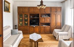 4 Bedroom Stunning Home In Mihalj