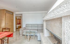 2 Bedroom Awesome Apartment In Umag