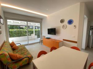 Charming villa fully loaded with fenced garden