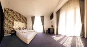 Golden Crown Hotel Saigon