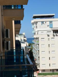 Elois Apartments
