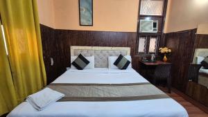 Hotel Prince Residency Near Mayapuri Metro