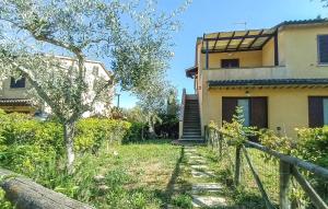 Lovely Apartment In Montescudaio With Wifi