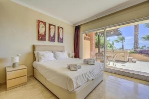 2 Beds with Sea View, Pool, close to Beach
