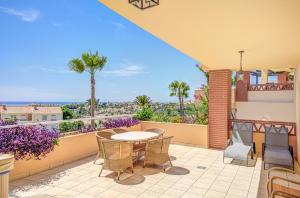 2 Beds with Sea View, Pool, close to Beach