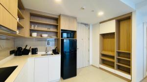 2 Bdr Mountain and Lake view