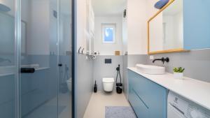 Apartament premium Piamola - balkon 33m2 z widokiem na Zalew Wiślany, ładowarka EV, box na rowery, basen